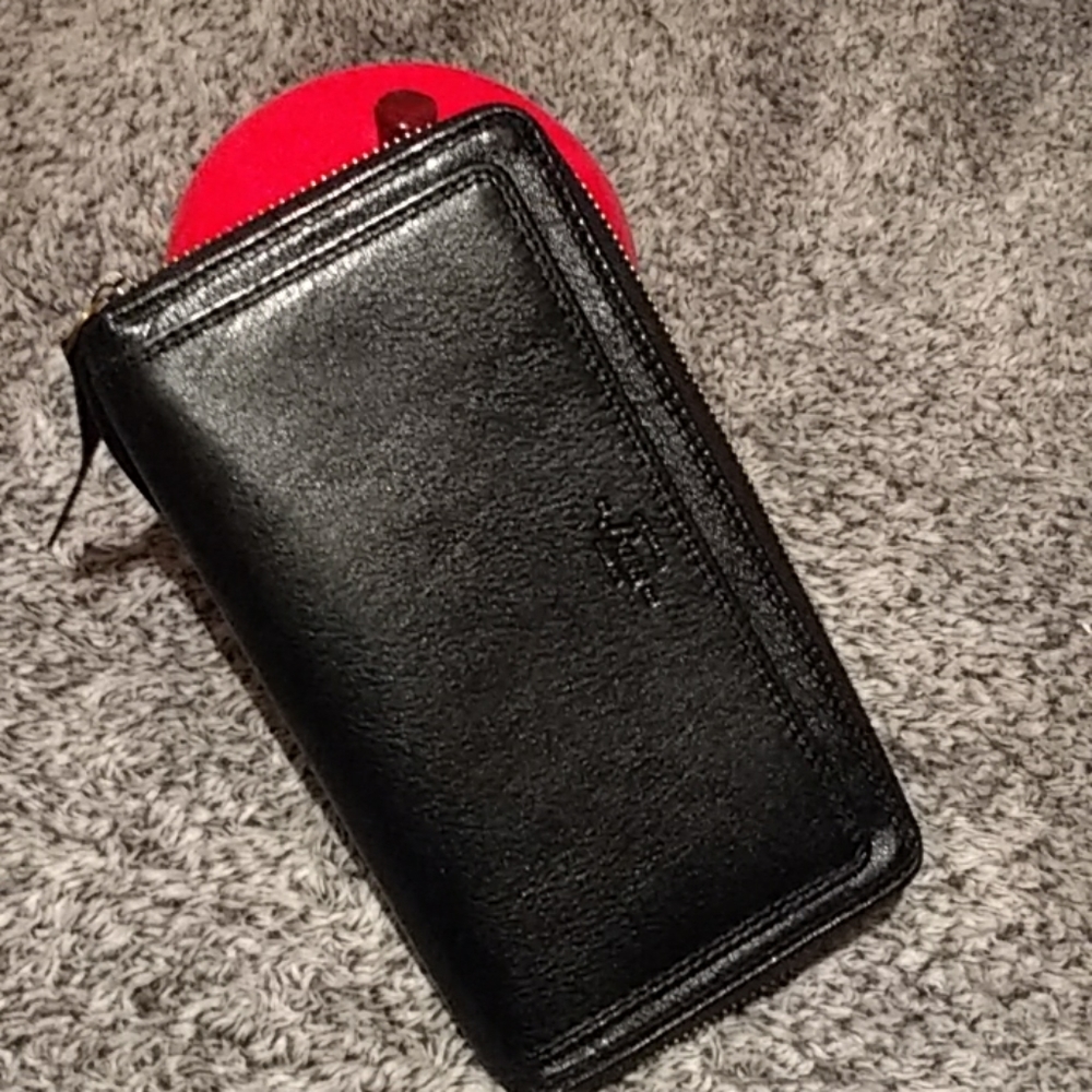 Authentic Bass black leather wallet